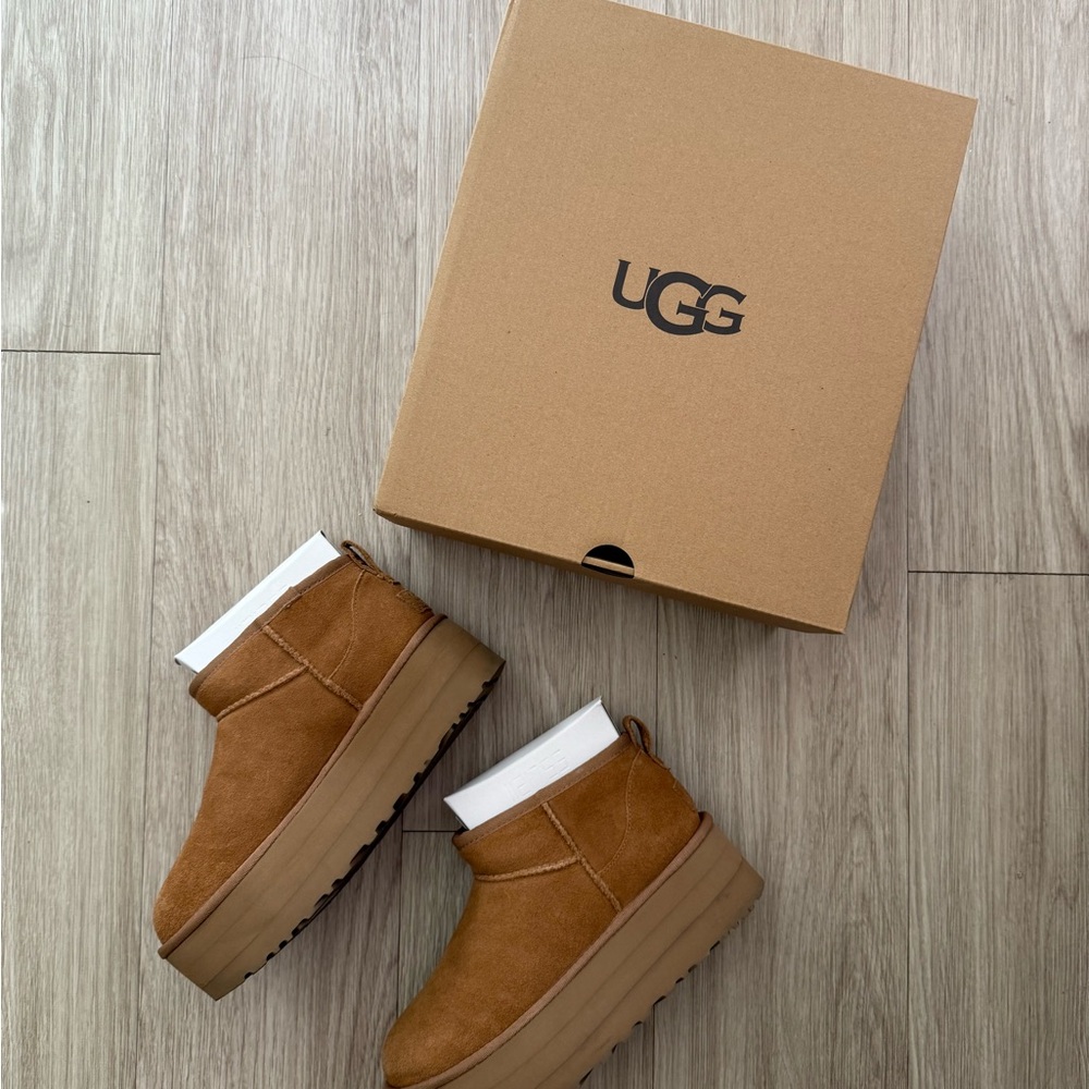 UGG Ultra Mini Platforms in Chestnut - Size 7